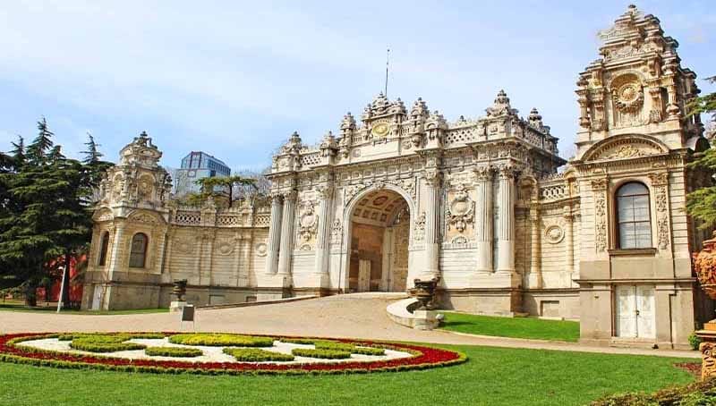 قصر دولمة بهجة Dolmabahçe Palace